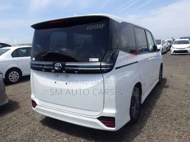 Toyota Voxy 2022 Pearl