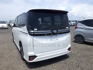Toyota Voxy 2022 Pearl
