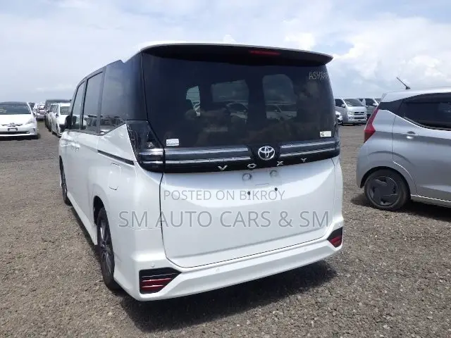Toyota Voxy 2022 Pearl