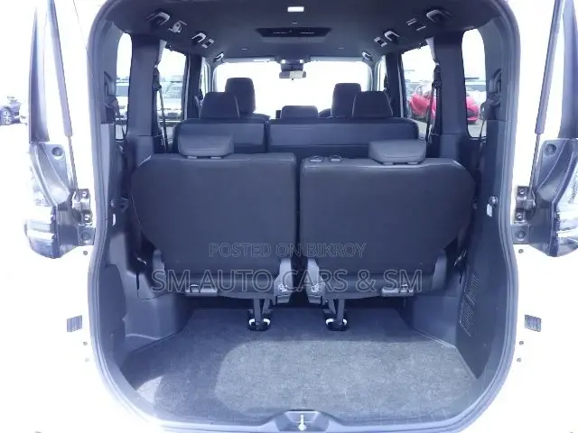 Toyota Voxy 2022 Pearl
