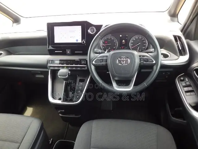 Toyota Voxy 2022 Pearl