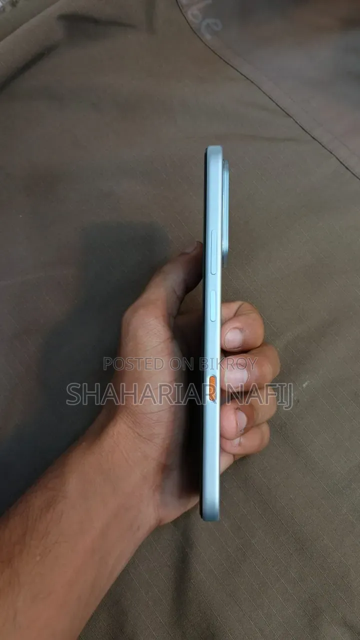 ইনফিনিক্স হট ৭০ ১২৮ জিবি সিলভার