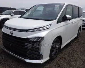টয়োটা ভোক্সি ২০২২ পার্ল