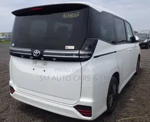 Toyota Voxy 2022 Pearl