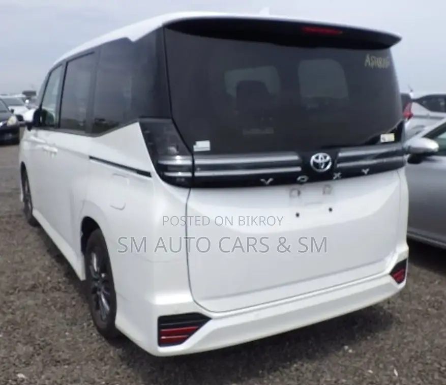 Toyota Voxy 2022 Pearl