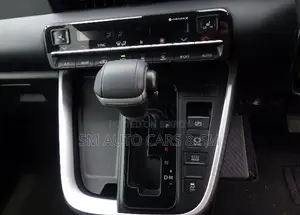 Toyota Voxy 2022 Pearl