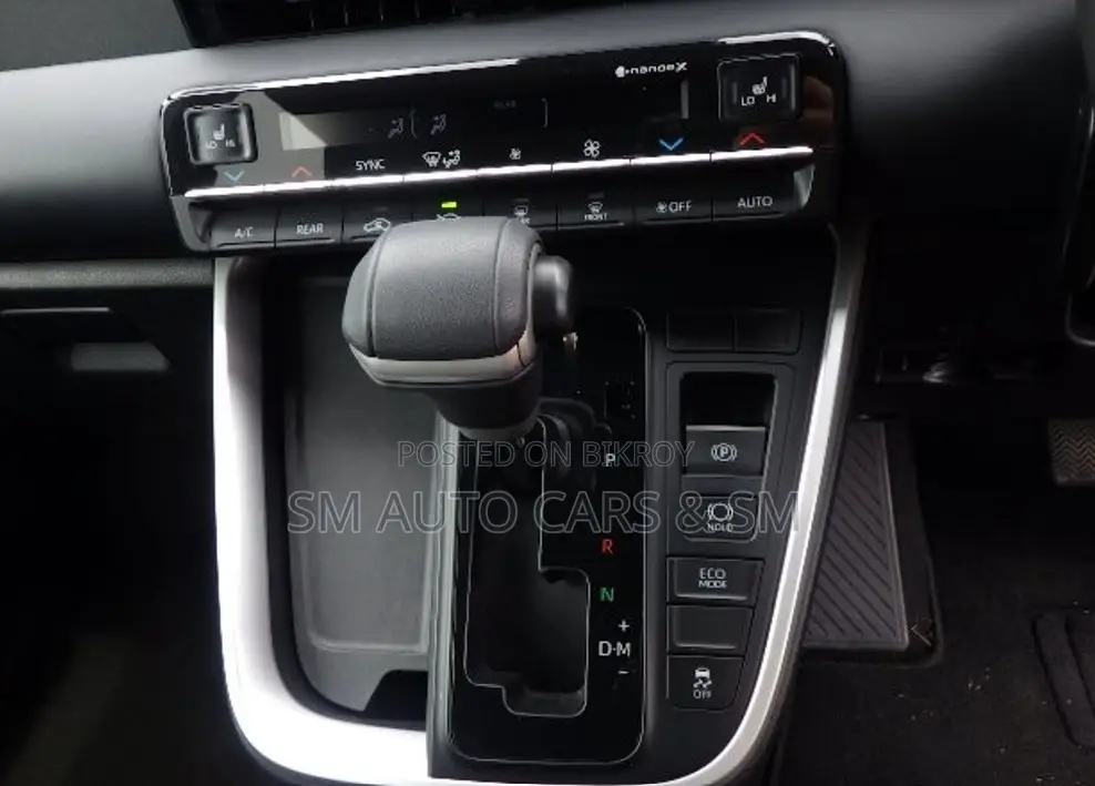 Toyota Voxy 2022 Pearl