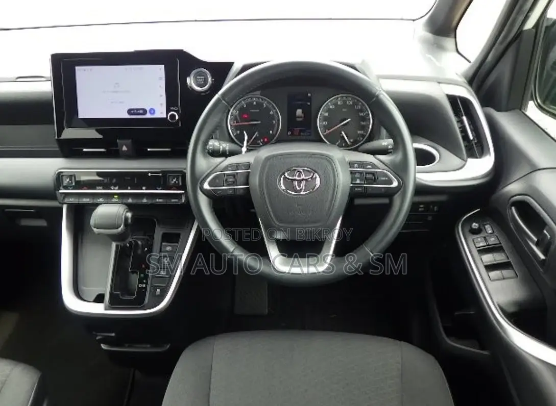 Toyota Voxy 2022 Pearl