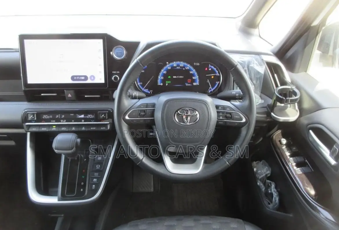 Toyota Voxy 2022 Pearl