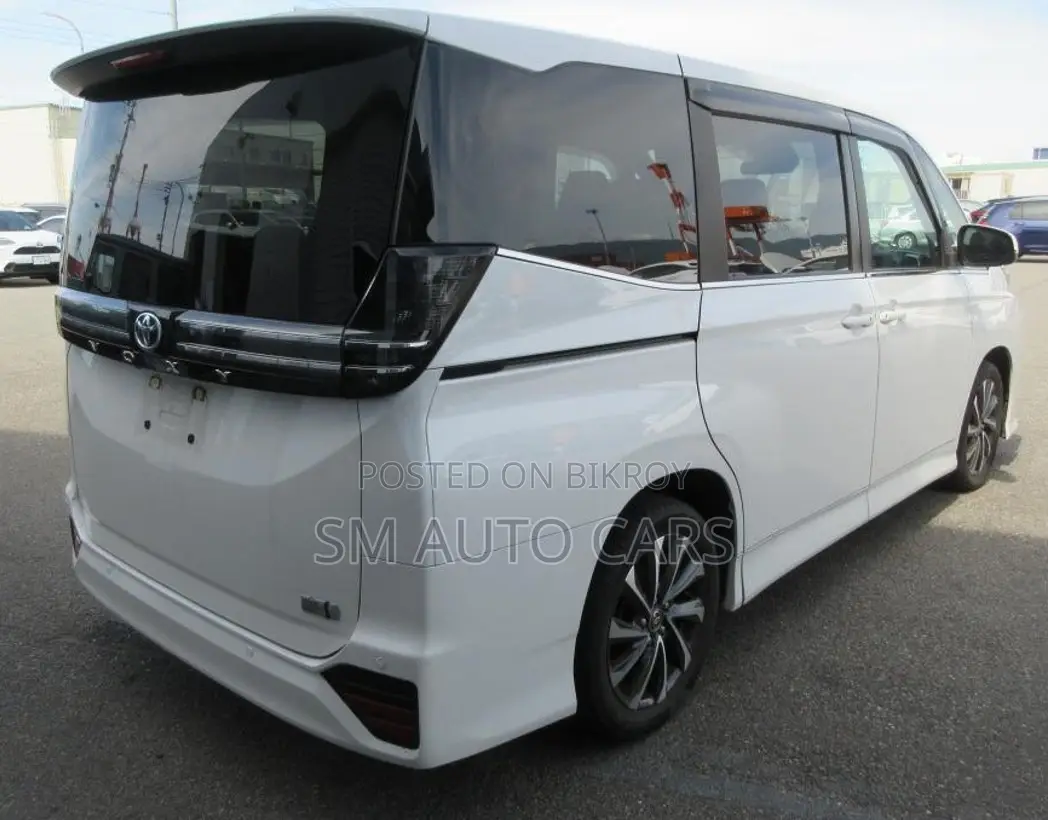 Toyota Voxy 2022 Pearl