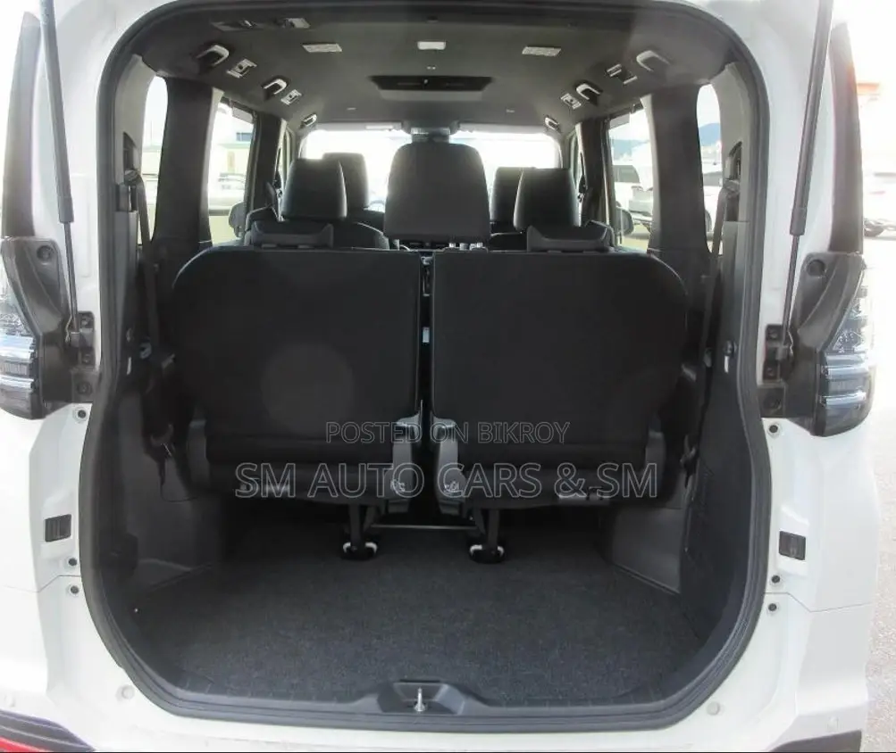 Toyota Voxy 2022 Pearl