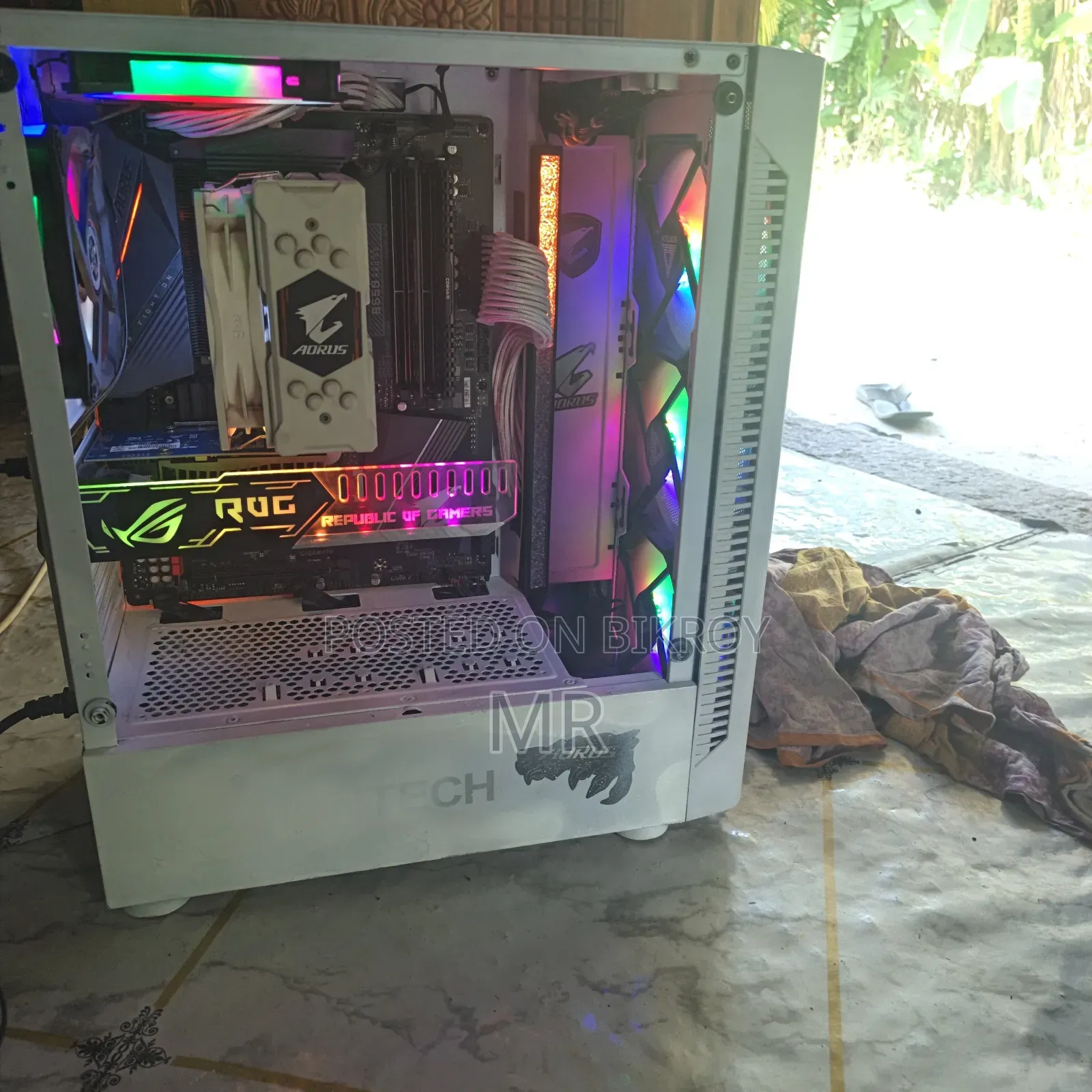 Desktop Computer Gigabyte 8GB AMD Ryzen 5 SSD 250GB