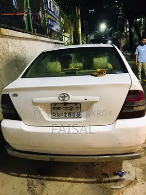 টয়োটা করোল্লা ২০০৪ সাদা
