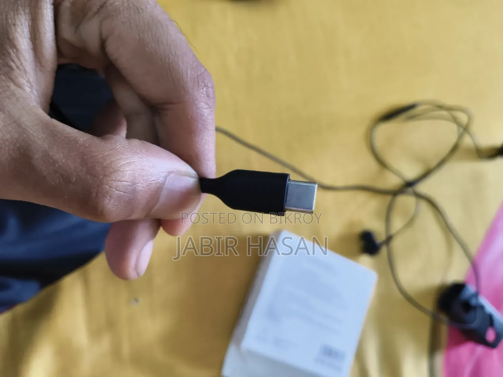 একেজি টাইপ-সি ইয়ারফোনস