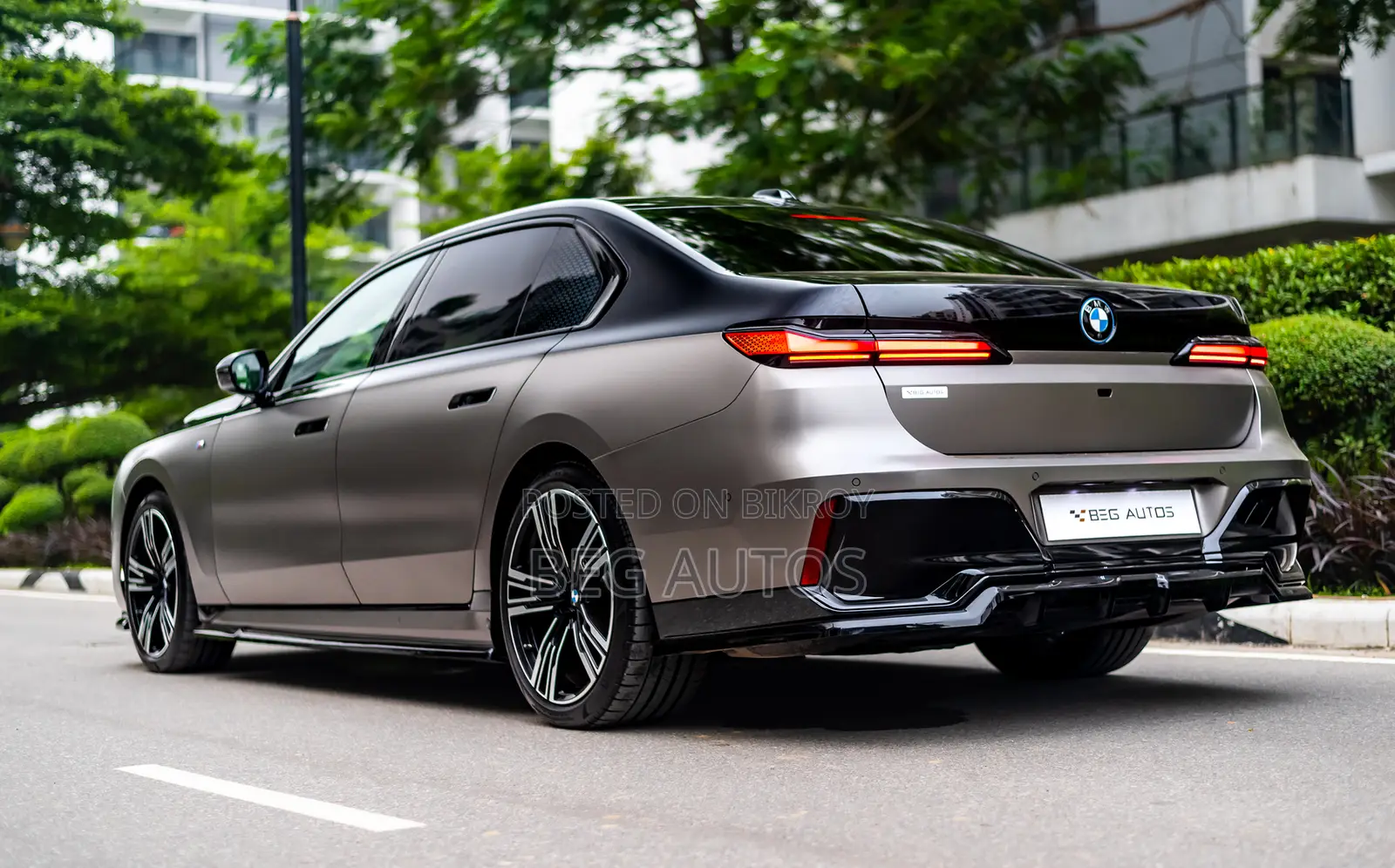 New BMW i7 2025