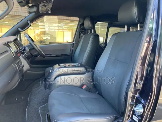 Toyota HiAce 2021 Black