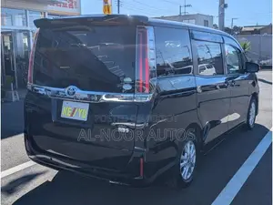 Toyota Noah 1.8 Front-Wheel Drive Hybrid (7-seater) 2021 Black