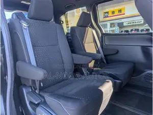 Toyota Noah 1.8 Front-Wheel Drive Hybrid (7-seater) 2021 Black