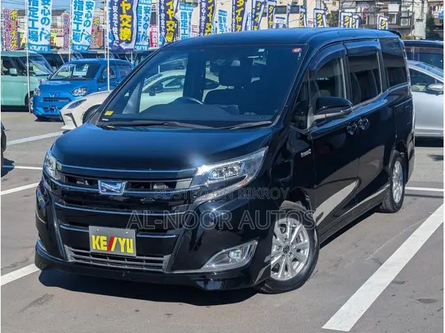 Toyota Noah 1.8 Front-Wheel Drive Hybrid (7-seater) 2021 Black