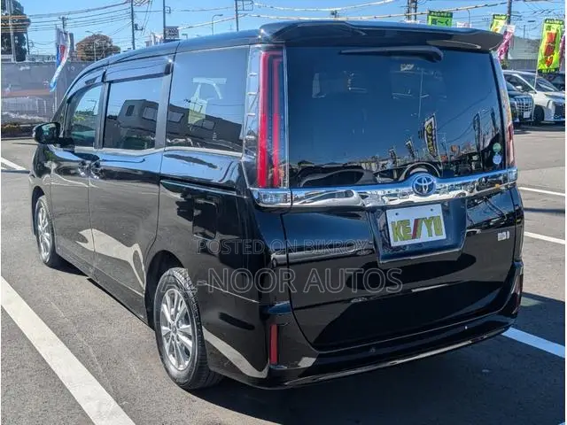 Toyota Noah 1.8 Front-Wheel Drive Hybrid (7-seater) 2021 Black