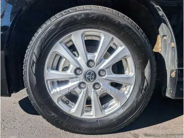Toyota Noah 1.8 Front-Wheel Drive Hybrid (7-seater) 2021 Black