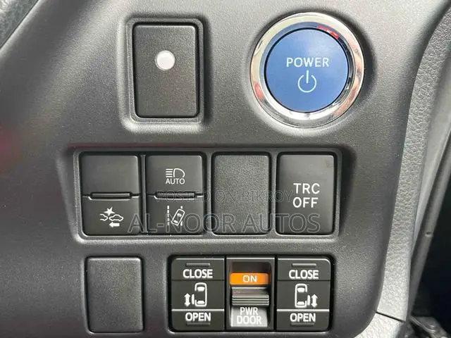 Toyota Noah 1.8 Front-Wheel Drive Hybrid (7-seater) 2021 Black