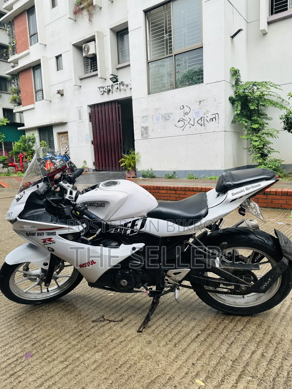 সুজুকি জিএস ২০২২ ব্ল্যাক