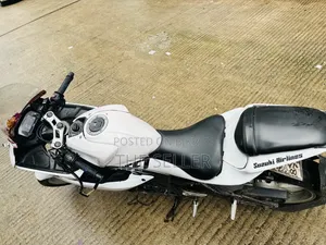সুজুকি জিএস ২০২২ ব্ল্যাক