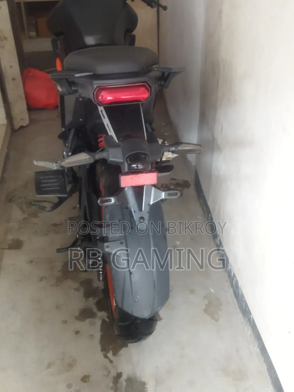 Runner Bolt 165R 2025 Black