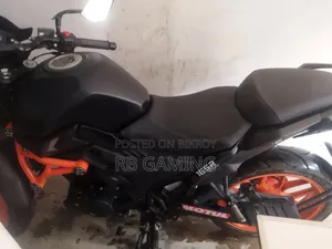 Runner Bolt 165R 2025 Black