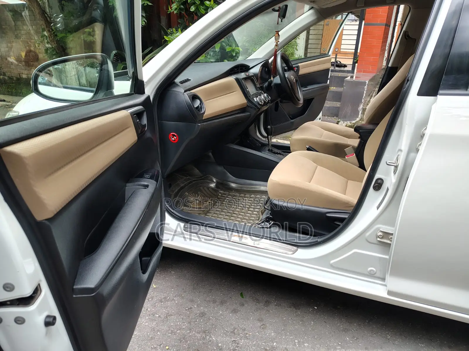 Toyota Axio 1.5 G Two-Wheel Drive 2013 White