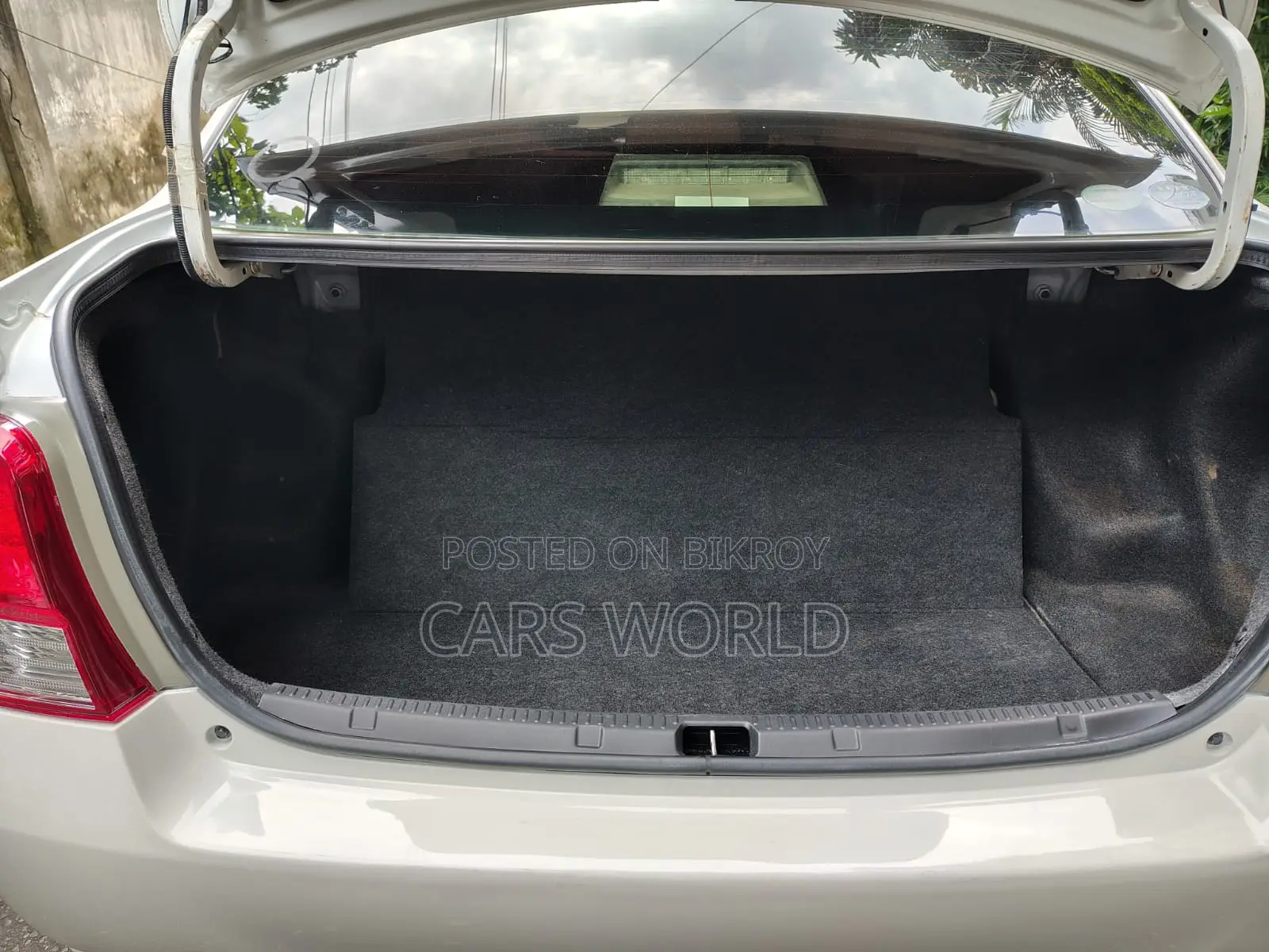 Toyota Axio 1.5 G Two-Wheel Drive 2013 White