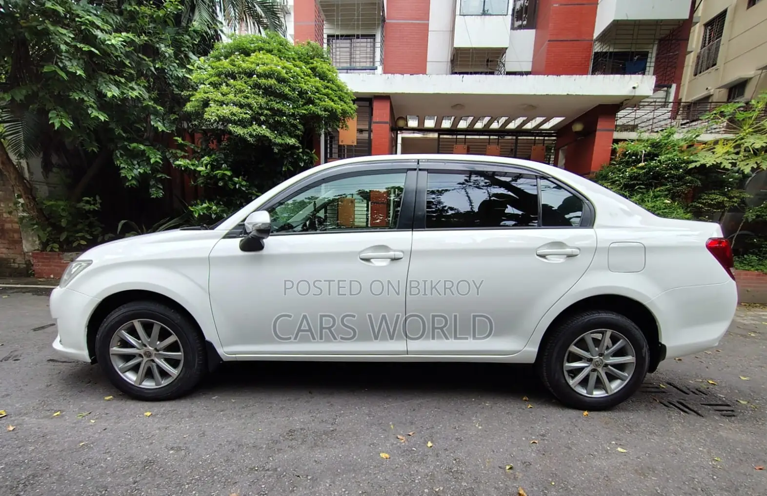Toyota Axio 1.5 G Two-Wheel Drive 2013 White