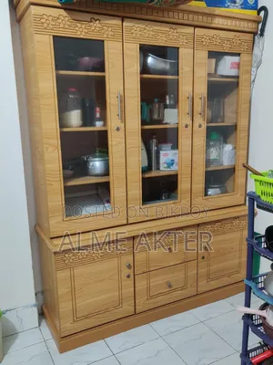 ৬/৭ ফিটের ওয়াল শোকেস বিক্রয় করা হবে।