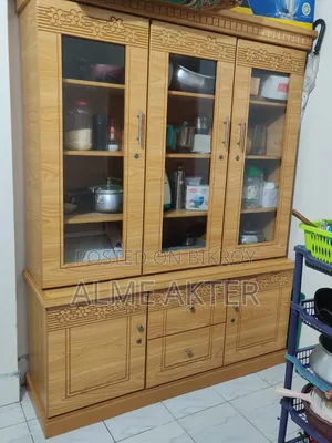 ৬/৭ ফিটের ওয়াল শোকেস বিক্রয় করা হবে।