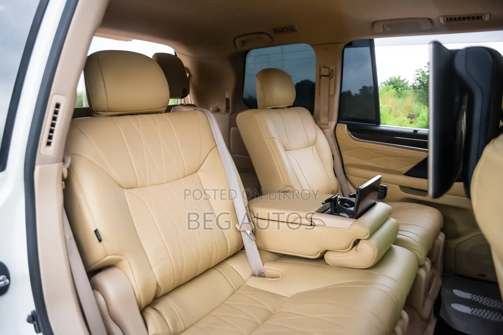 Lexus LX 570 AWD 2013 White