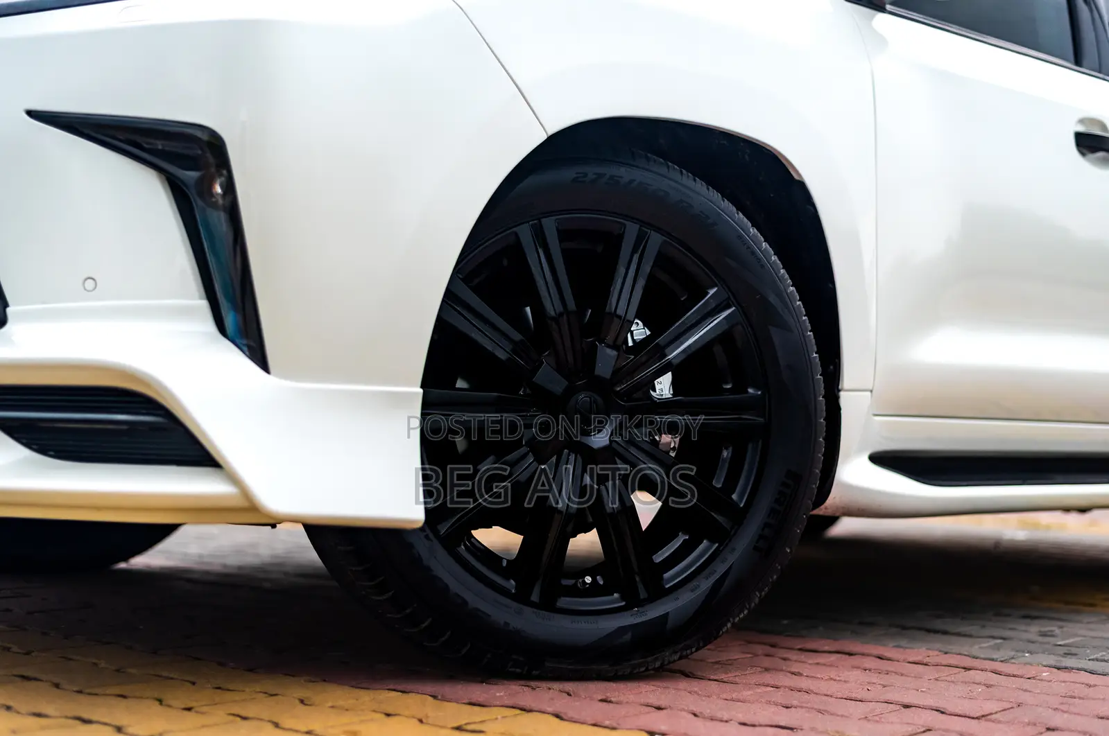 Lexus LX 570 AWD 2013 White