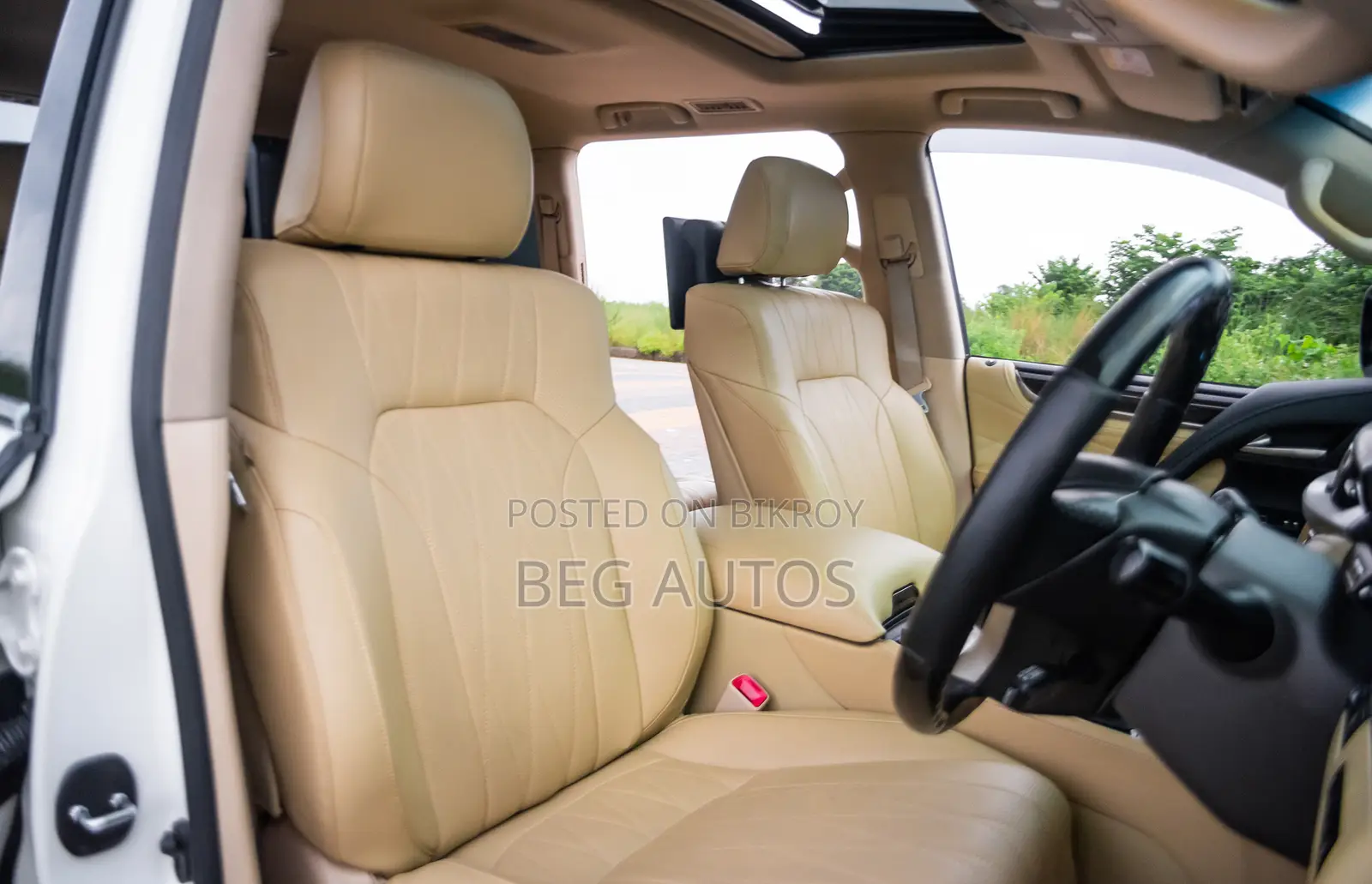 Lexus LX 570 AWD 2013 White