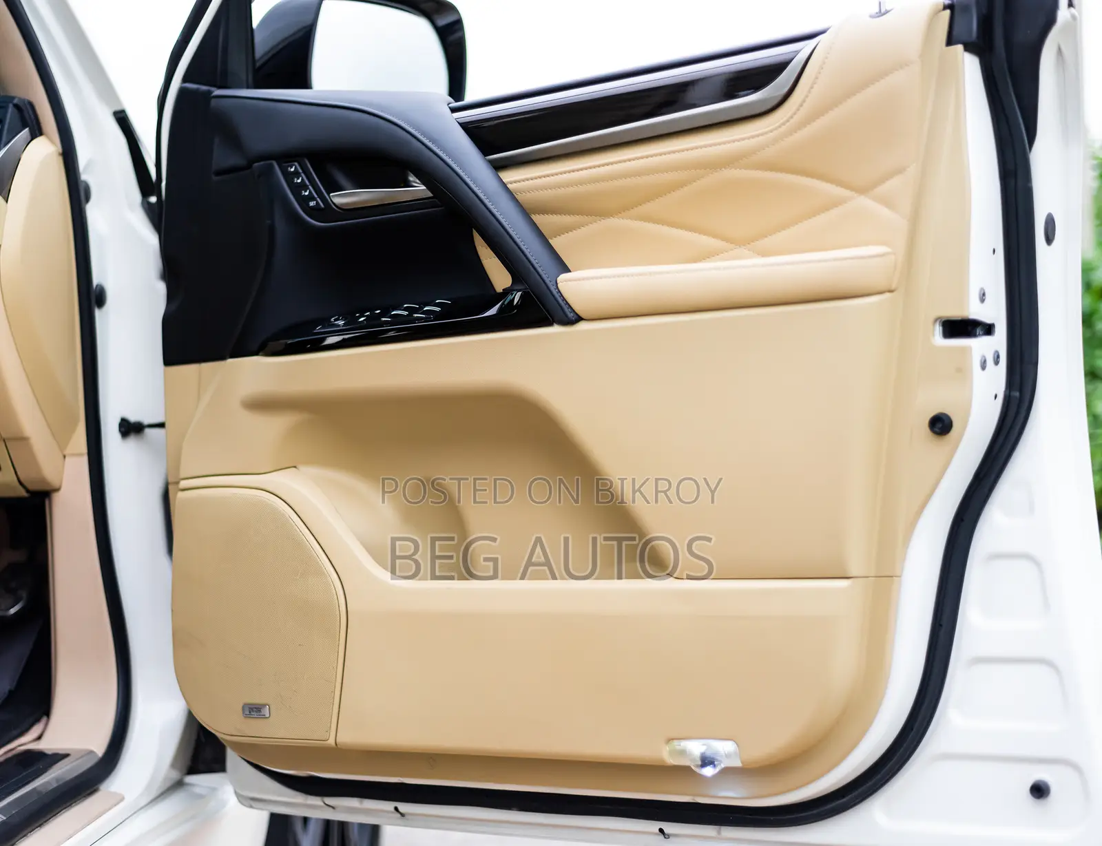 Lexus LX 570 AWD 2013 White