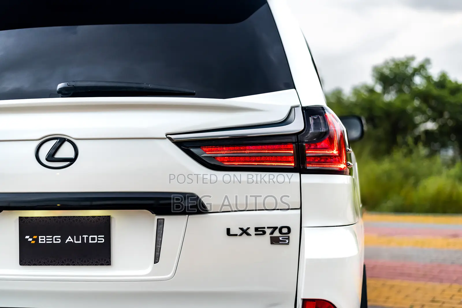 Lexus LX 570 AWD 2013 White