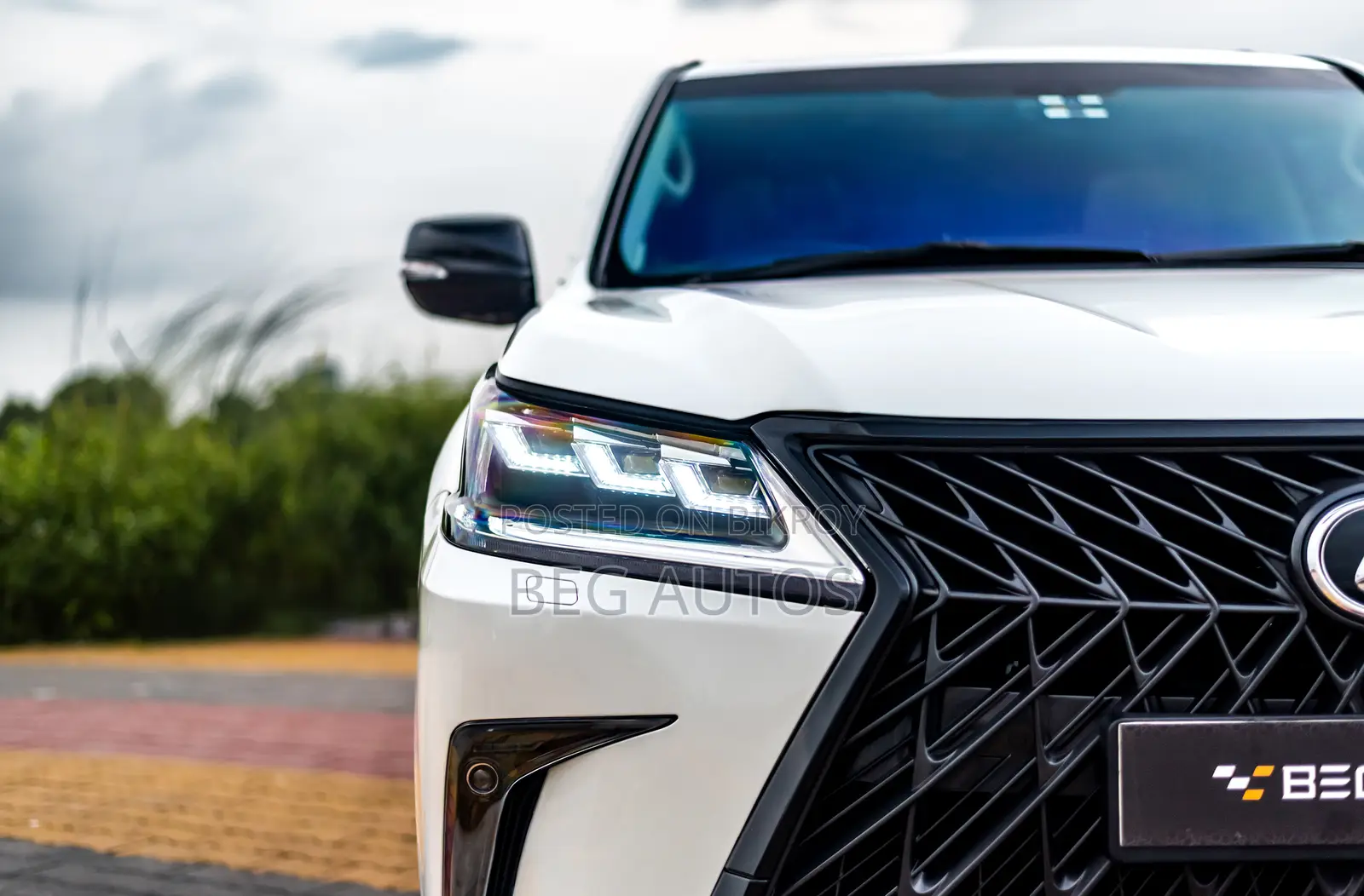 Lexus LX 570 AWD 2013 White