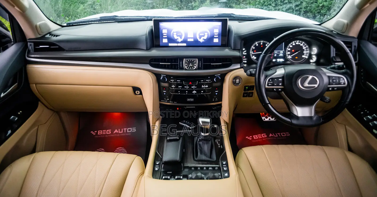 Lexus LX 570 AWD 2013 White