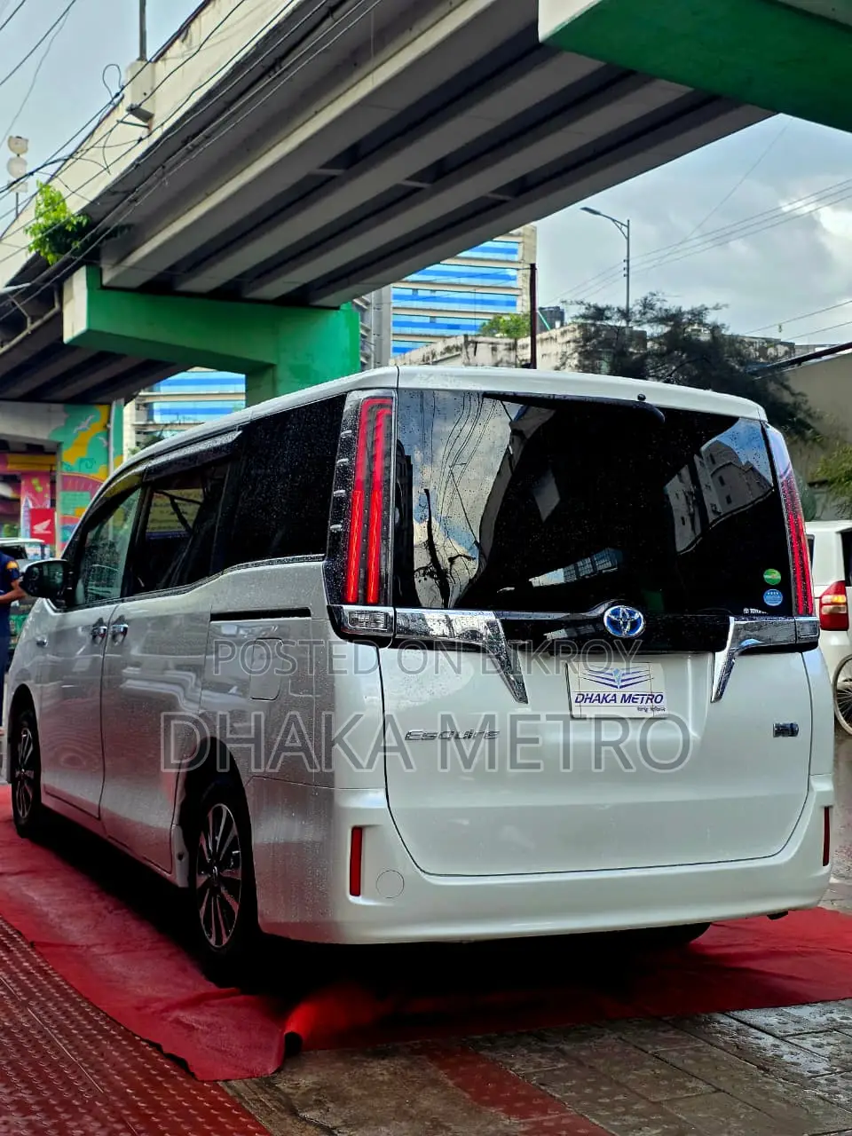 Toyota Esquire 2018 Pearl