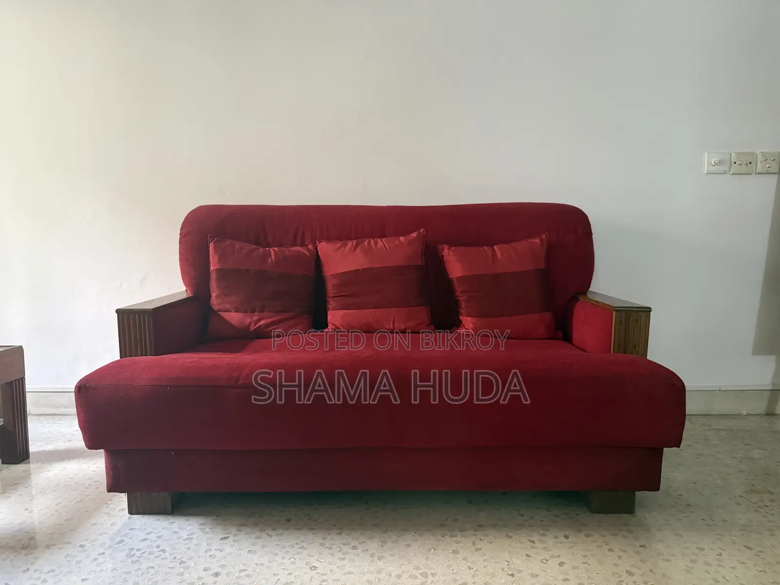 Modern Design 3 Seater Sofa Set With Glass Top Wooden Table