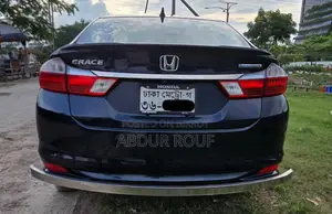 হোন্ডা গ্রেস ১.৫ হাইব্রিড অল হুইল ড্রাইভ ২০১৭ নীল