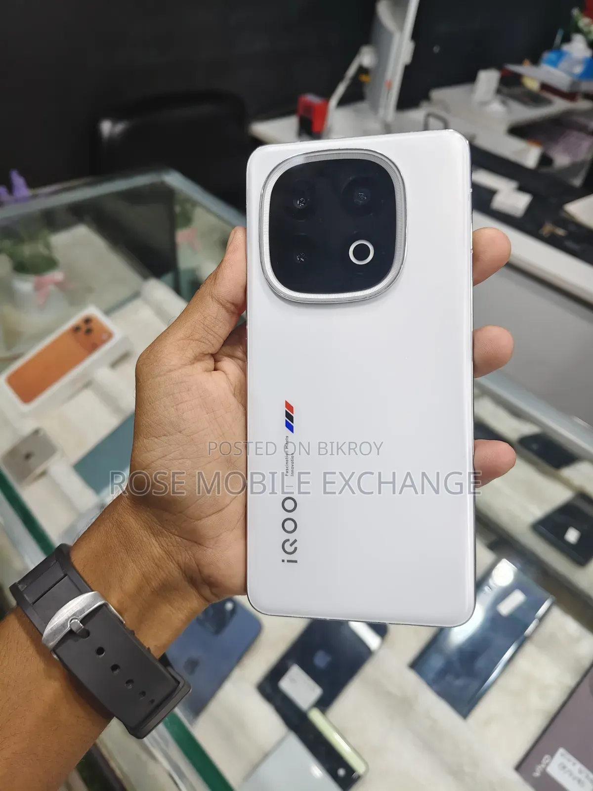 ভিভো আইকিউওও ১৩ ২৫৬ জিবি