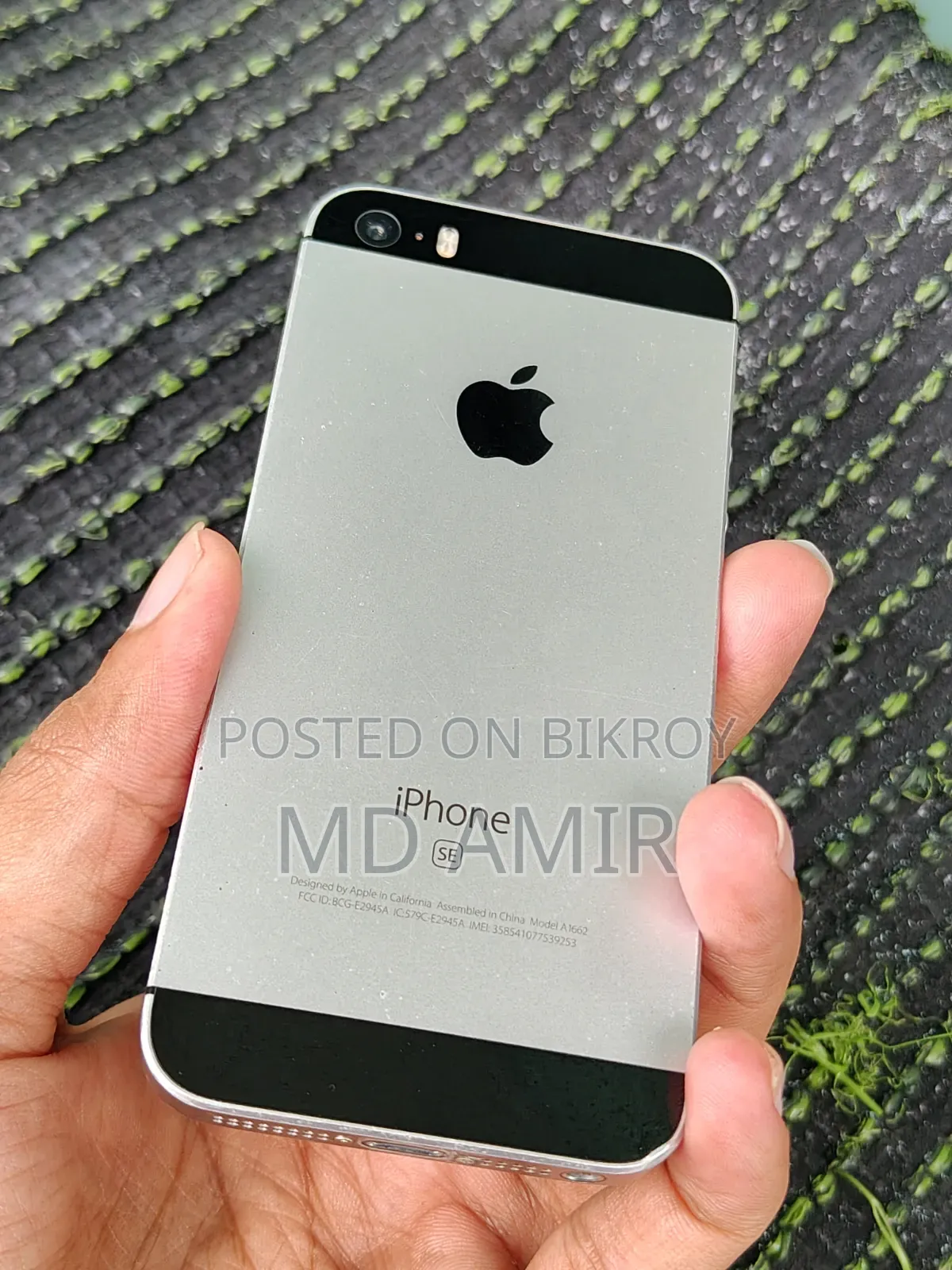 Apple iPhone SE 128 GB Black