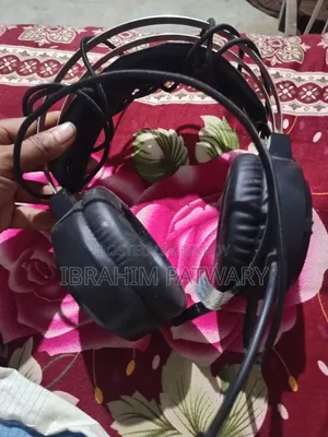 নয়েজ ক্যান্সেলেশন হেডফোন