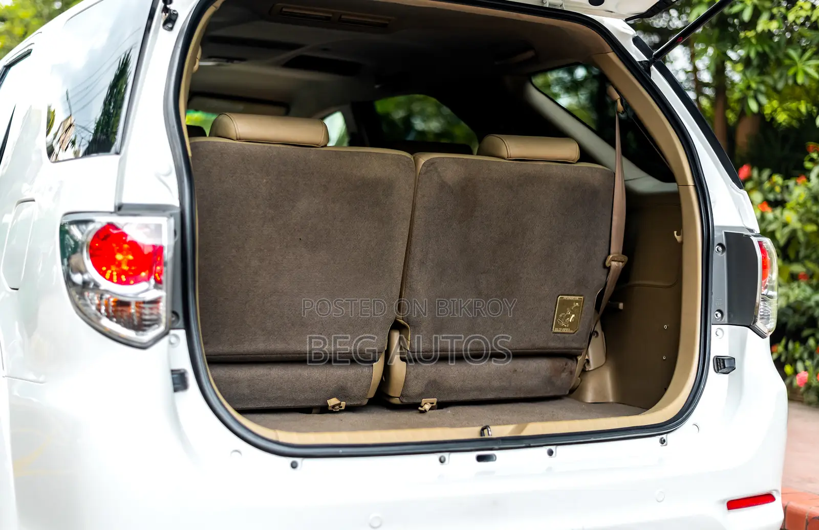 Toyota Fortuner 2.7 Four-Wheel Drive 2011 White