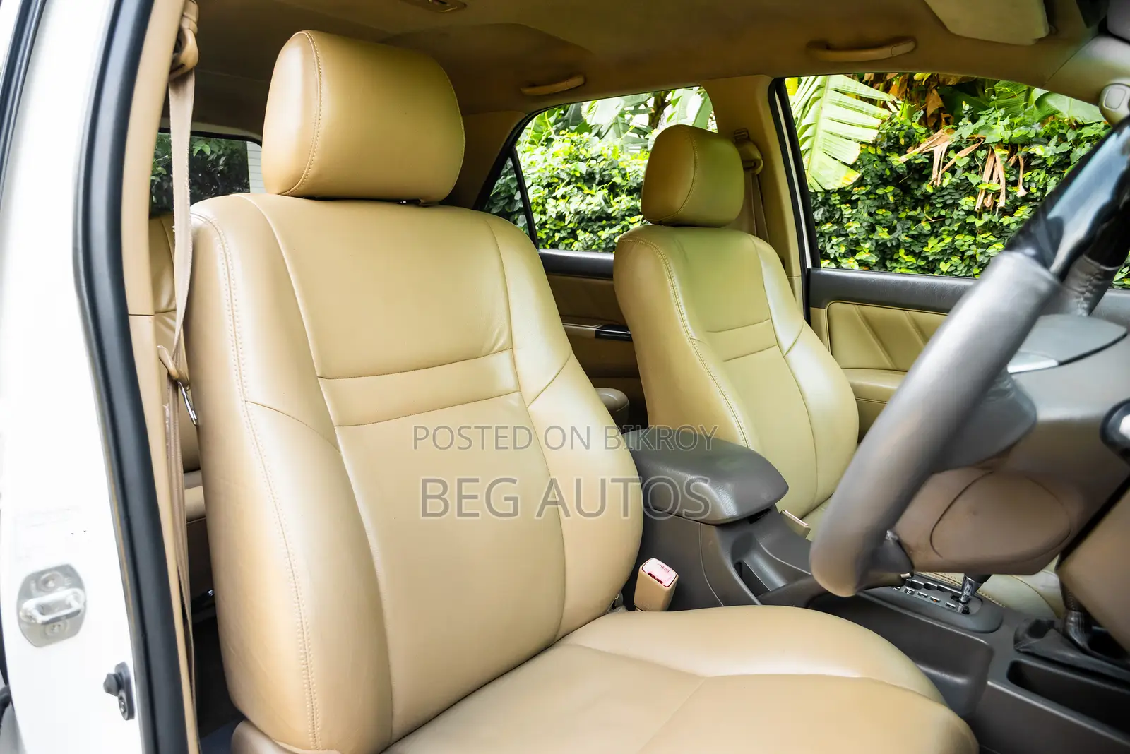 Toyota Fortuner 2.7 Four-Wheel Drive 2011 White